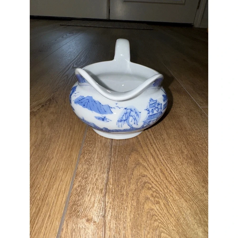 Blue Willow Creamer‎ Porcelain China IDG Oriental Asian Decor Pitcher